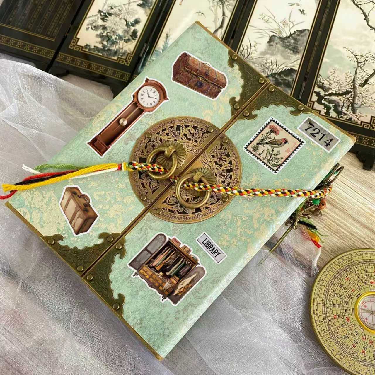 Vintage Trinkets Sticker Books - Embellishments For Scrapbooking recension och pris